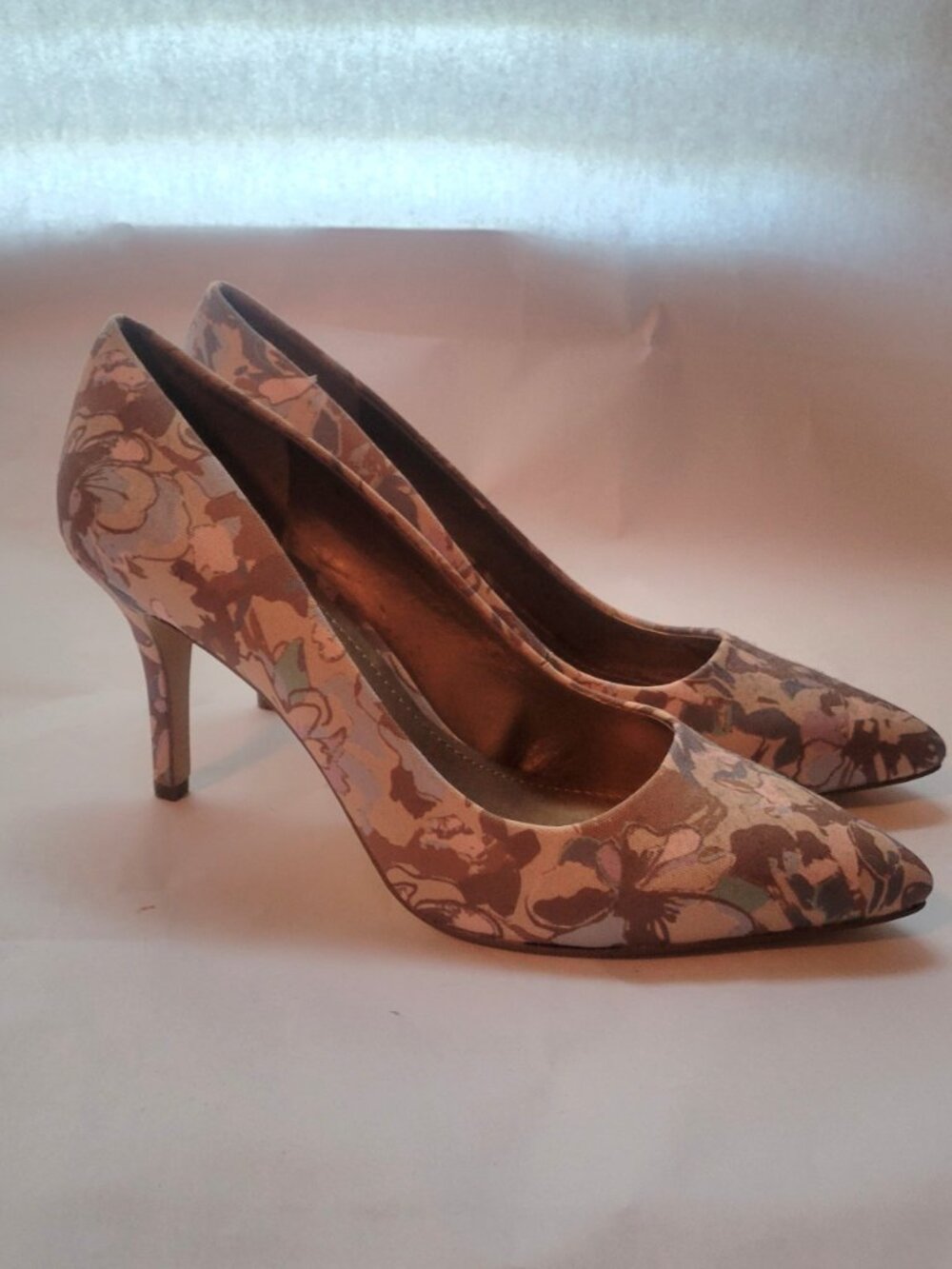 BCBGeneration Neutral Multifloral Heel. Size 8.5.